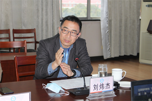 刘校.jpg